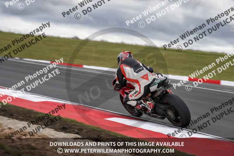cadwell no limits trackday;cadwell park;cadwell park photographs;cadwell trackday photographs;enduro digital images;event digital images;eventdigitalimages;navarra;no limits trackdays;peter wileman photography;racing digital images;trackday digital images;trackday photos